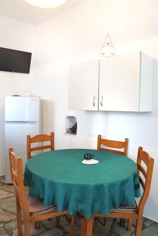 Fabrika's Breeze Apartment Vari (Syros)