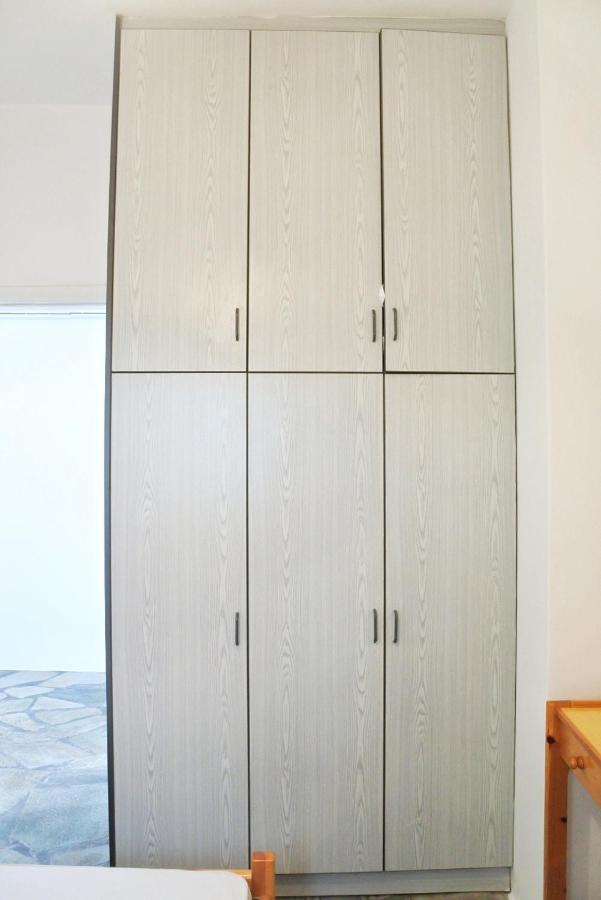Fabrika's Breeze Apartment Vari (Syros)
